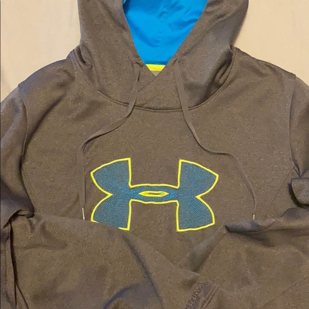Under armour sweatshirt